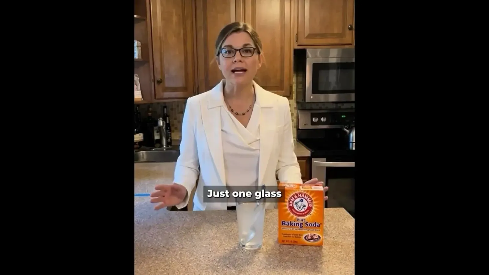 Dr. Ania Jastreboff explains the complete baking soda weight loss recipe on live TV